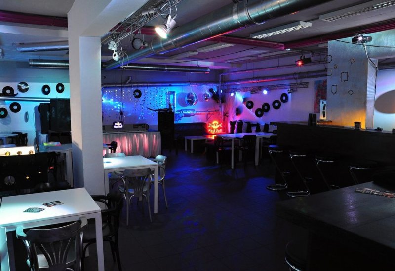 Experiment Art &amp; Lounge club